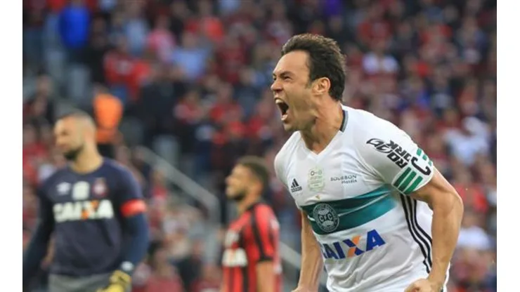 Em bate-papo, Kleber abre o jogo e revela qual sua história mais surpreendente dentro do futebol
