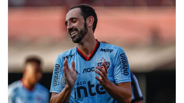 Juanfran não poupa elogios a Fernando Diniz