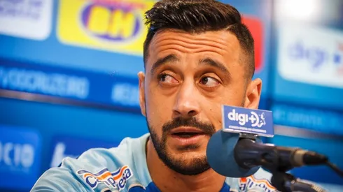 Robinho sai do lugar comum e aponta culpados por Cruzeiro no fundo do poço