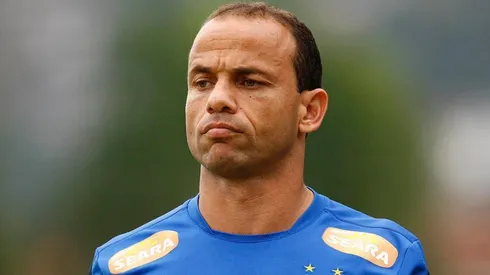 Léo abre o jogo sobre retorno de Robinho