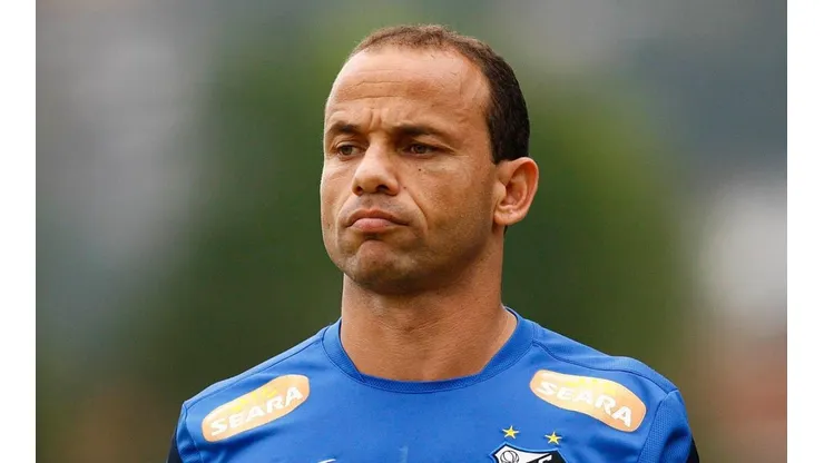 Léo abre o jogo sobre retorno de Robinho