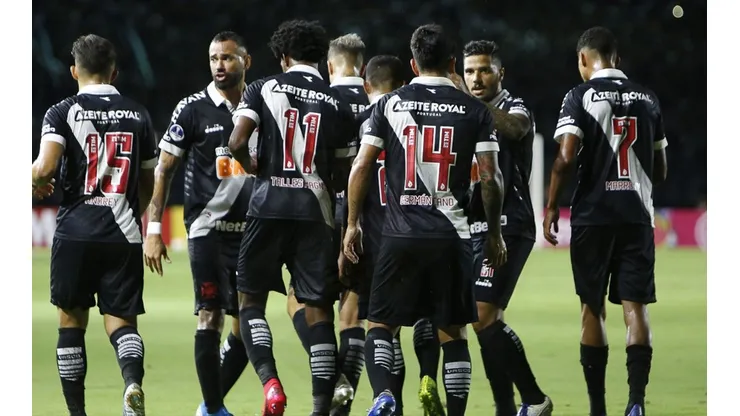 Campello muda rota no Vasco e força venda de meio-campista nesta janela
