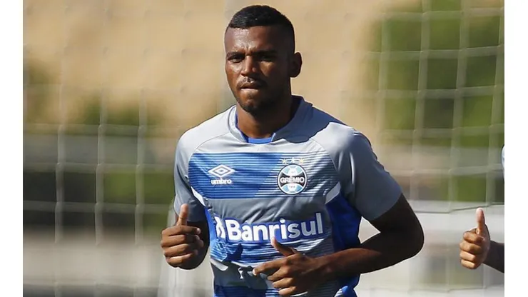 Leo Gomes deve retornar em breve aos gramados - Foto: Lucas Uebel/Grêmio.