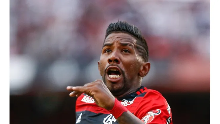 Atacante deve retornar ao Fla e Rodinei cotado para ser vendido