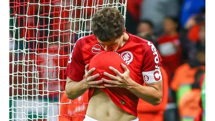 R$ 400 milhões em jogo: DM do Inter atualiza situações de Dourado e Peglow