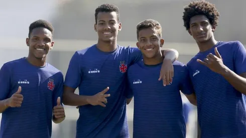 Vasco fica sem saída e deve negociar até 3 jogadores