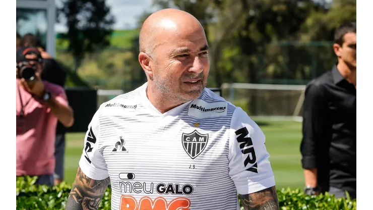 Sem papas na língua, Neto detona Jorge Sampaoli e critica gestão do Galo
