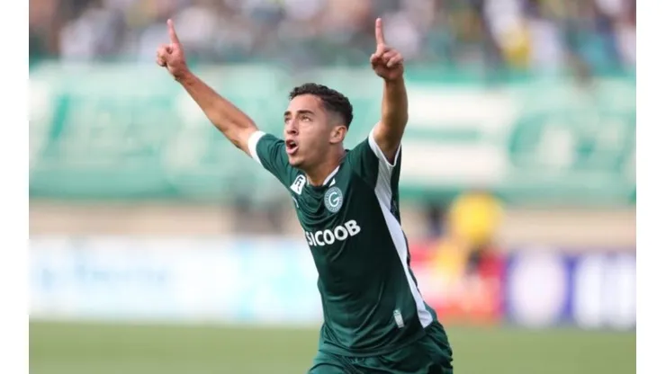 Destaque do Goiás, Léo Sena se manifesta pela 1ª vez sobre convite do Atlético