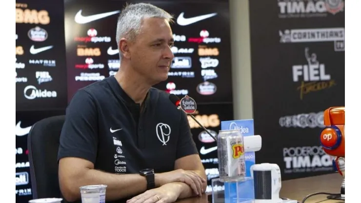 Tiago Nunes rebate Jadson e esclarece o porquê o meio-campista e o volante foram dispensados do Timão