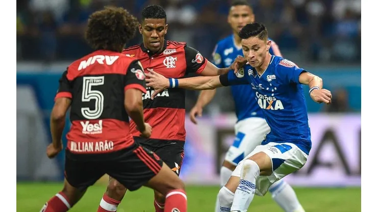 30 jogadores que podem reforçar seu time na volta do futebol brasileiro