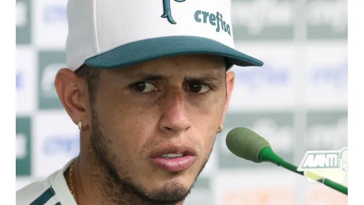 Luxa ganha 2 meias no Palmeiras, mas Guerra causa desconforto