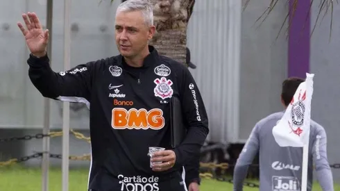 Sem reforços, Nunes aposta em solução caseira para arrumar o Corinthians