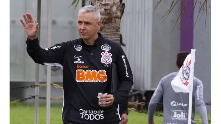 Sem reforços, Nunes aposta em solução caseira para arrumar o Corinthians
