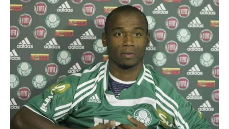 20 pernas de pau que mereciam "quarentena" por ter vestido a camisa do Palmeiras