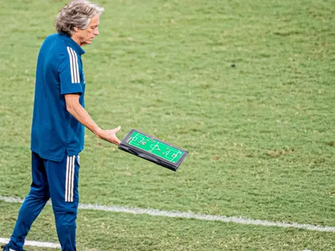 Jorge Jesus volta a Portugal e se irrita com situação inusitada