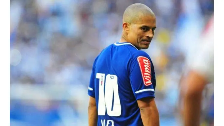 Alex não perdoa antiga gestão do Cruzeiro
