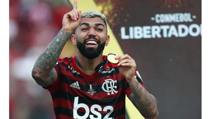 Em live, Gabigol tira onda com tríplice coroa no Mengão e zoeira sobra para rivais