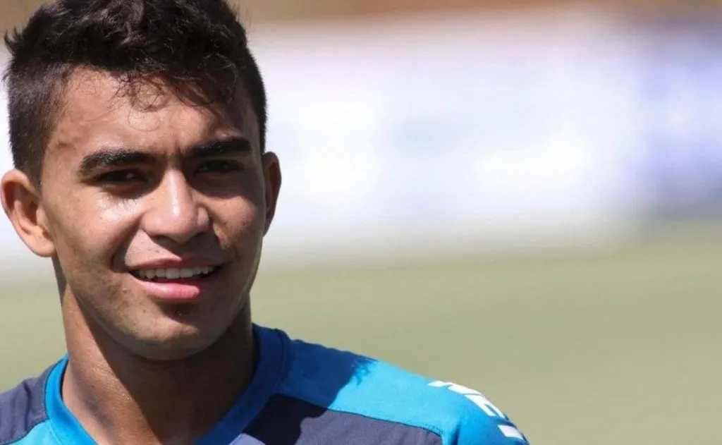 Dudu com camisa do Cruzeiro - Foto: Washington Alves / VIPCOMM / Cruzeiro.