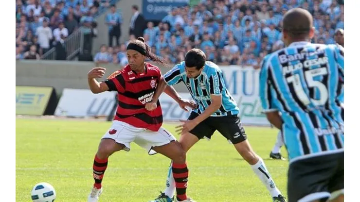 Grêmio surpreende em aniversário de Ronaldinho