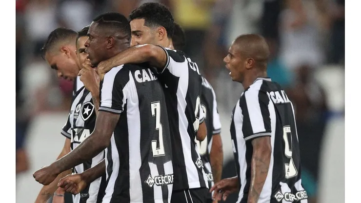 Lesão de zagueiro é confirmada e Botafogo mira solução internacional