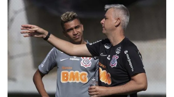 Vessoni indica Tiago Nunes em maus lençóis; treinador corre risco de ser demitido do Timão