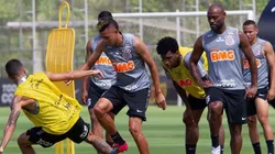 Corinthians pode estar preparando 'barca' e atacante encabeça lista; torcida faz protesto