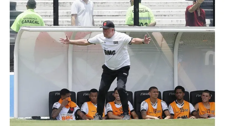 Após saída de Abel, Zé Ricardo e Ricardo Gomes podem assumir o Vasco