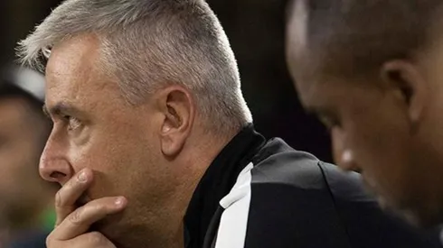 Comentarista desaprova trabalho de Tiago Nunes no Corinthians