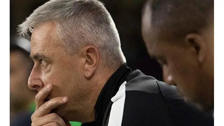 Comentarista desaprova trabalho de Tiago Nunes no Corinthians