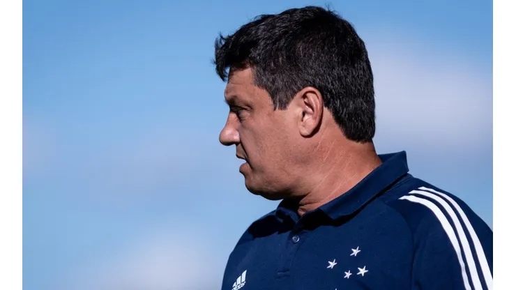 Adilson Batista volta a lamentar gestão da Raposa e critica medalhões