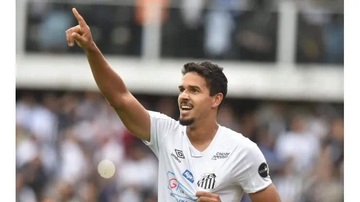 Santos e Atlético chegam em acordo por Lucas Veríssimo