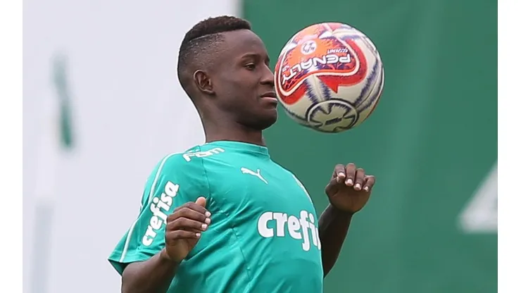 Palmeiras empresta Angulo ao Cruzeiro e soma quase dois times de jogadores emprestados