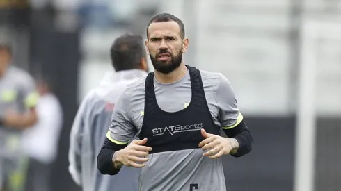 Leandro Castán responde governador do Rio sobre coronavírus