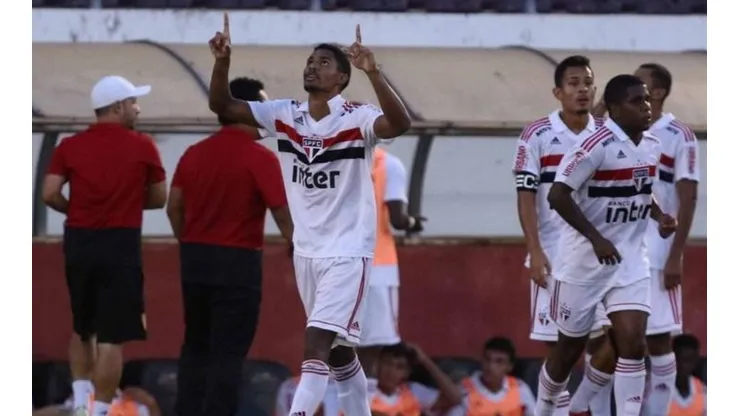 São Paulo e Chapecoense tentam acordo sobre jovem atacante
