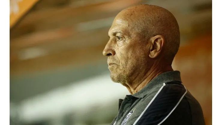 Sampaoli tenta mais um do Santos, mas Jesualdo bate o pé