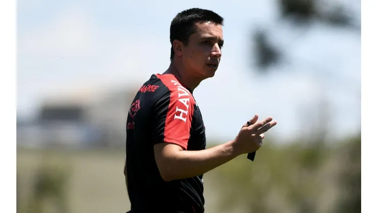 Após goleada sofrida em clássico, Eduardo Barros assume culpa por mau desempenho do Athletico: "a responsabilidade é minha"