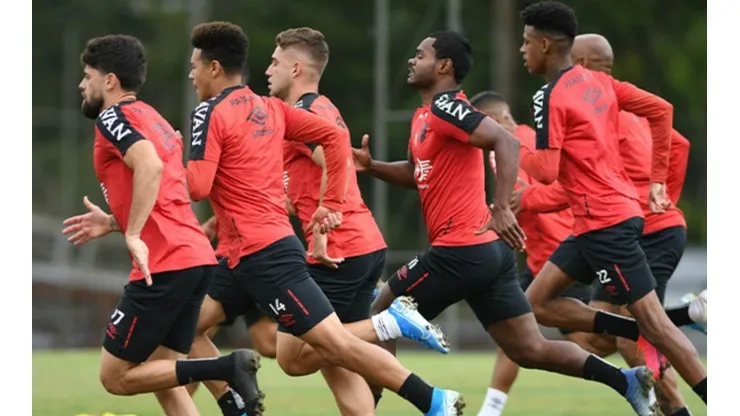 Athletico teme perder titular de Dorival para time francês