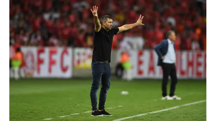 Comentarista Guerrinha "exige" vitória do Inter de Coudet em Gre-Nal