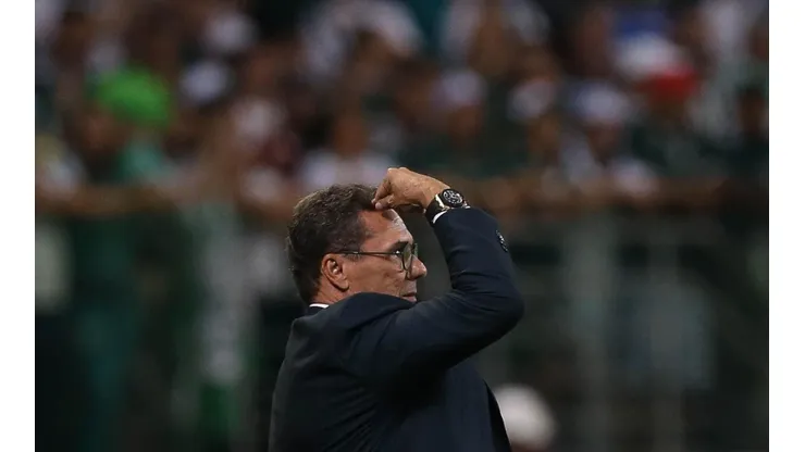 Suspensão da Libertadores afeta planejamento de Luxemburgo