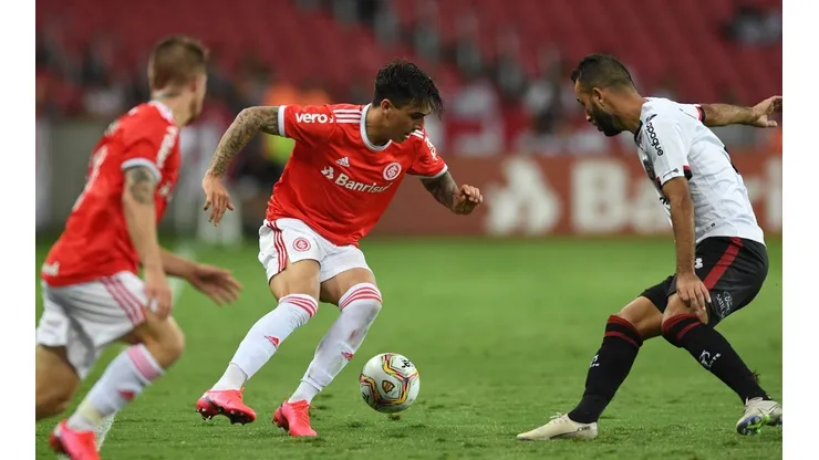 Saravia se afirma no Inter e jogador da posição deverá ser liberado