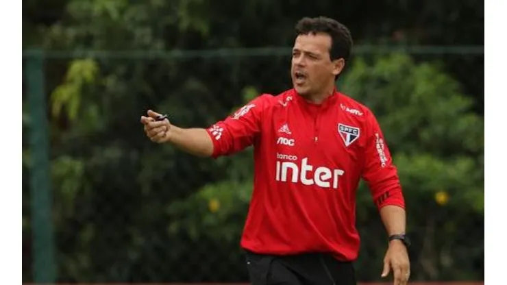 Diniz vive "corda bamba" no São Paulo