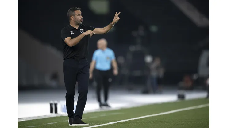 Artur Jorge tentará conseguir um triunfo fora de casa nesta quinta.
