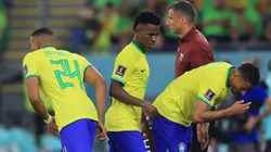 Vini Júnior ao lado de Danilo