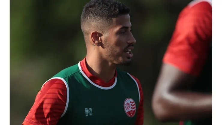 Com desfalques, meninos da base podem ganhar chance contra o Sport