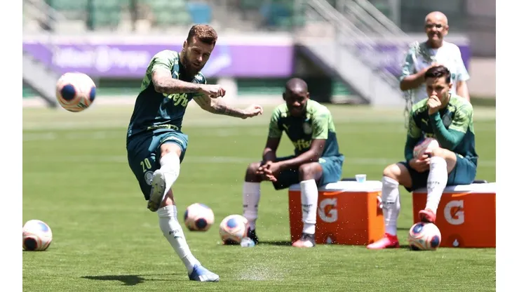 Lucas Lima comenta sobre grama do Allianz e se compromete