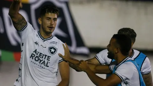 Botafogo mira chapéu no Flu e negocia contratação de artilheiro