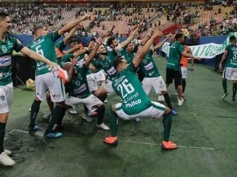 Jogadores do Manaus comemoram classificação sobre o Coritiba