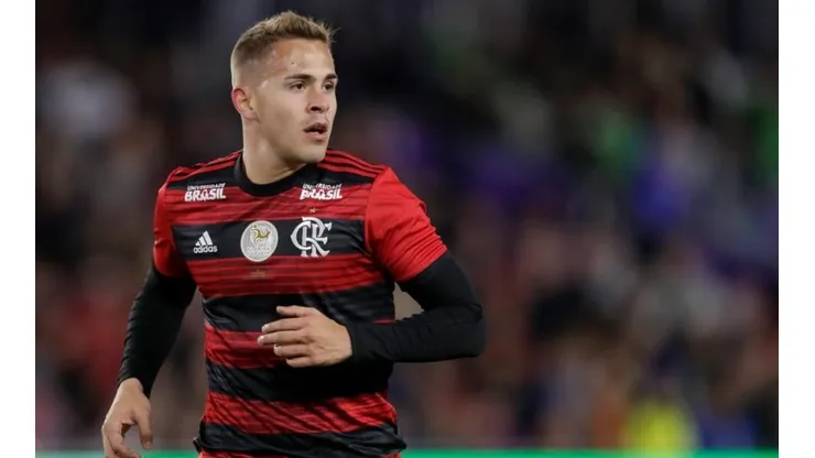 Jesus define futuro de Piris da Motta no Flamengo