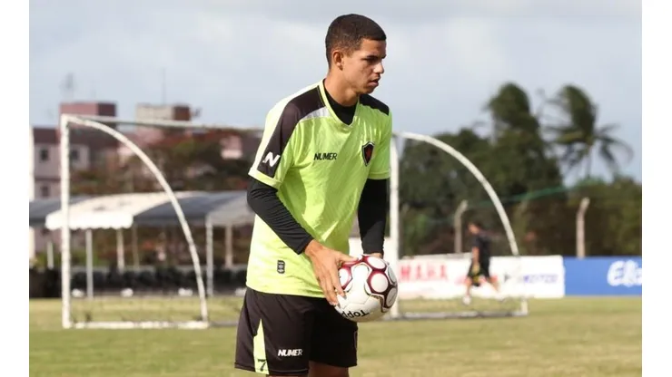 Náutico fica perto de anunciar volante Djavan do Botafogo-PB