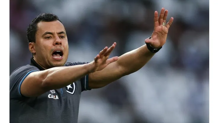 Botafogo avalia Carille e Jair Ventura; Comitê dá veredito